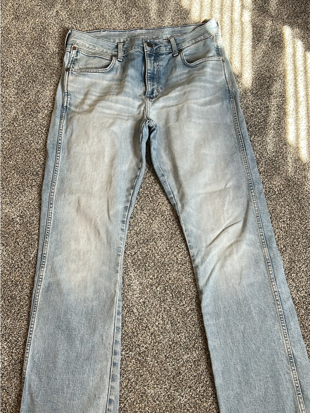 Men's Light Wash Blue Jeans